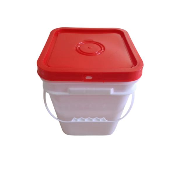 Square Plastic Container with Accessories Buckets Lid and Handle 20 Liter Capacity