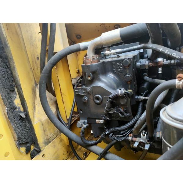 22 Tons of high-efficiency, high-quality yellow Used Komatsu PC220-7