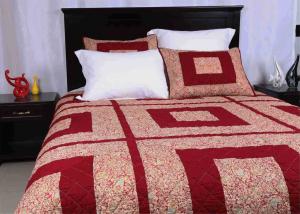 Buy cheap Polyester / Cotton Bedspread And Coverlets Machine Quilting With Different Size product