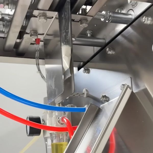 Flat Screw Automatic Powder Packing Machine 1100W Powder Filling Equipment Dust Reduction