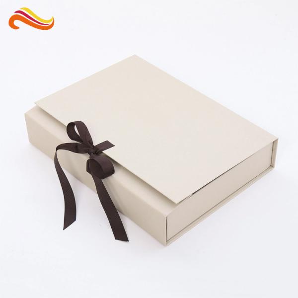 Apparel 16x16x2.5cm Cardboard Paper Packaging Box With Ribbon