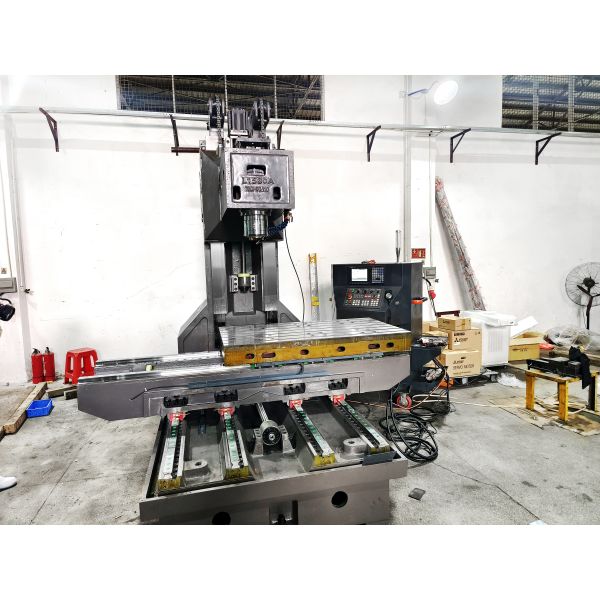 LS -V8 Large Vertical Machining Center 48m High Speed Three Axis Rail Machining Center