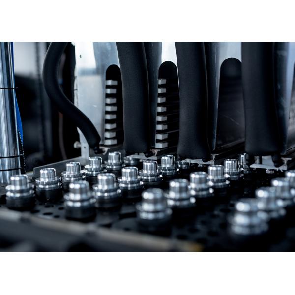 3000BPH - 4000BPH Automatic Blow Molding Machine 4 Cavity Servo Pet Bottle Making Machine
