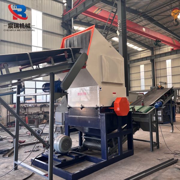 New Plastic Crusher Primarily Used for Processing Waste Plastic Products Such As PP/PE Plastic Crates Fruit Crates and Pallets