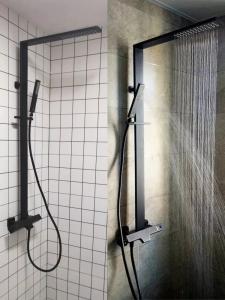 China Wall Mounted Black Matte Shower Head Set 8 Shower Head Kit 7-9um on sale