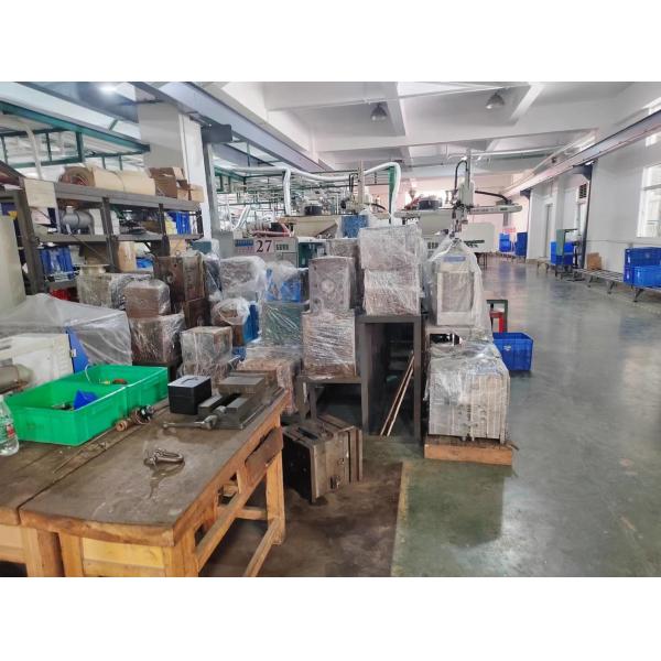 Plastic Appliance Injection Molding Machine Operator Plastic Enclosures