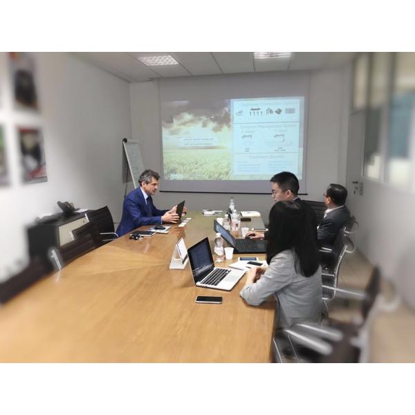 Self Propelled 320KG Load 12m Hydraulic Elevating Work Platform