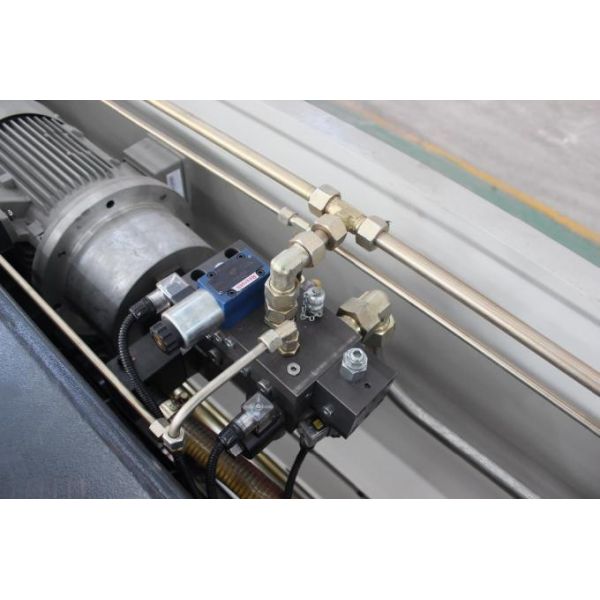 Customized Voltage Sheet Shearing Machine , 0.3mm 3200 X 200 Ton CNC Press Brake