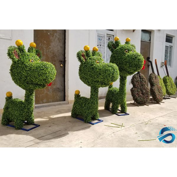 Cute Artificial Topiary Trees Cartoon Deer Shape For Gardening Landscape
