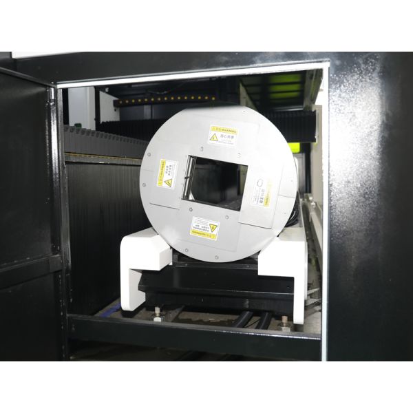 Metal CNC Fiber Laser Cutting Machine 2kw 3kw 4kw 6kw With Rotary