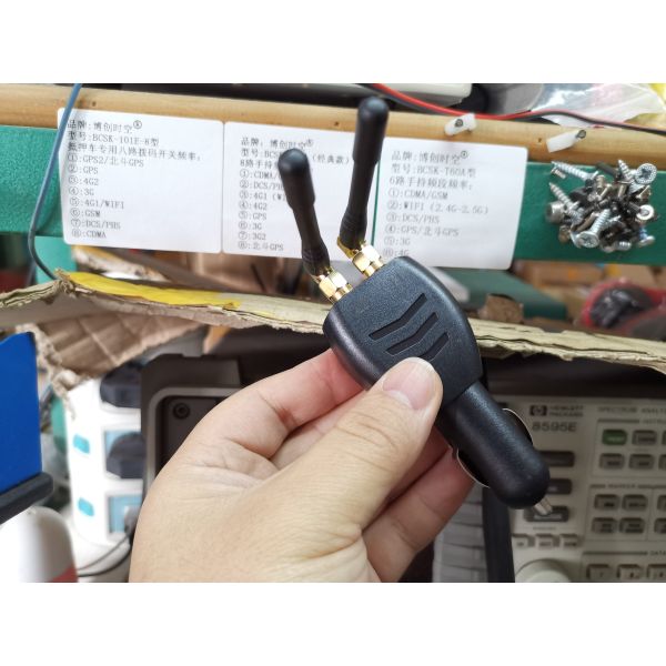 Dual frequency GPS jammer Beidou Positioning jammer vehicle anti positioning anti tracking shield