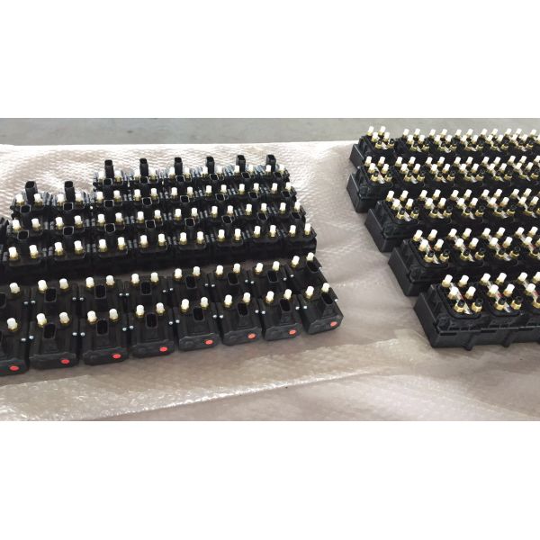 W164 W251 W221 W212 Car Air Suspension Valves Compressor Valve Copper Valve