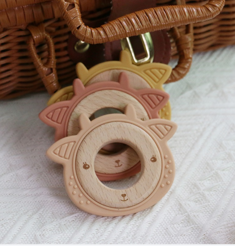 Multifunctional Silicone Baby Teether With Attachable Teething Wooden Ring Animal Pattern