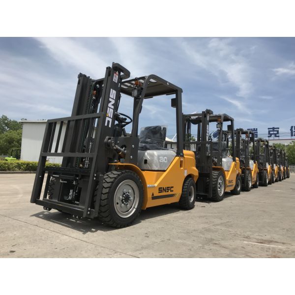 FD35 3.5ton Side Shifter Rough Terrain Forklift Japanese Engine and Core Gearbox Component
