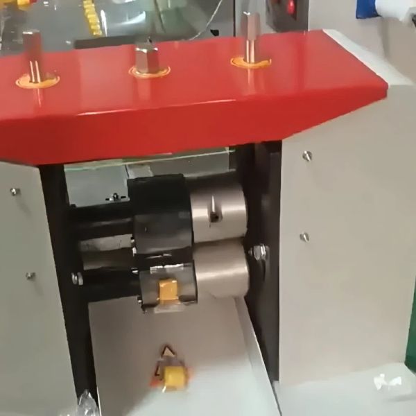 Horizontal Automatic Pillow Packing Machine 2.6KW Candy Packaging Machine 300Bags/Min