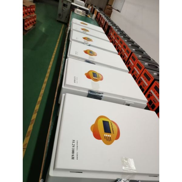 All-in-one vertical stackable solar storage system with 5kWh Lifepo4 lithium batteries for smart and scalable home energy solutions.