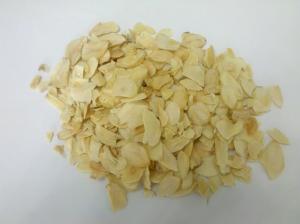 China Reataurant Dehydrated Garlic Flakes / Dried Garlic Chips Whole Part For Cooking on sale
