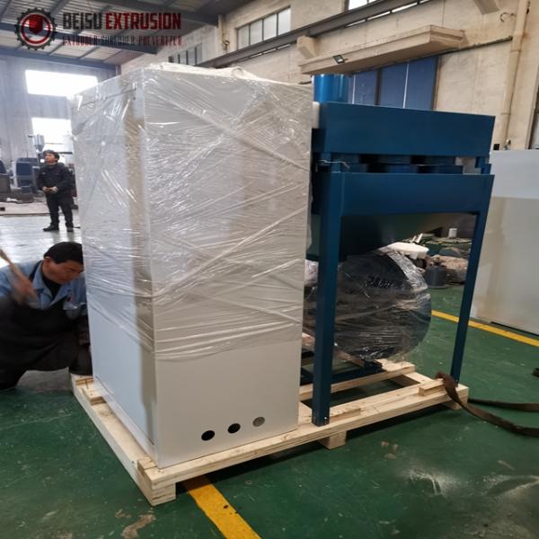 600kg/H 10mm HDPE Pulverizer With Air Cooled Chiller