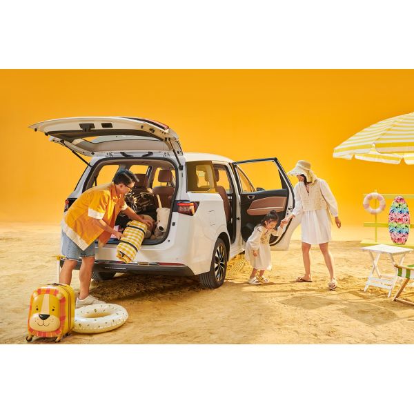 Wuling Jiachen Lithium Battery Hybrid Electric Car with 5-door 7-seat Body Structure