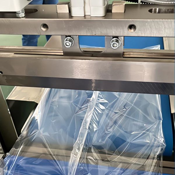 60Bags/Min - 120Bags/Min Pillow Type Packing Machine 2.4KW Vegetable Packing Machine