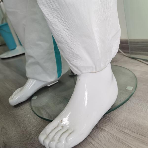 Flexible Dustproof VASTPROTECT-603 Disposable Isolation SMS Coverall with Stick Strip