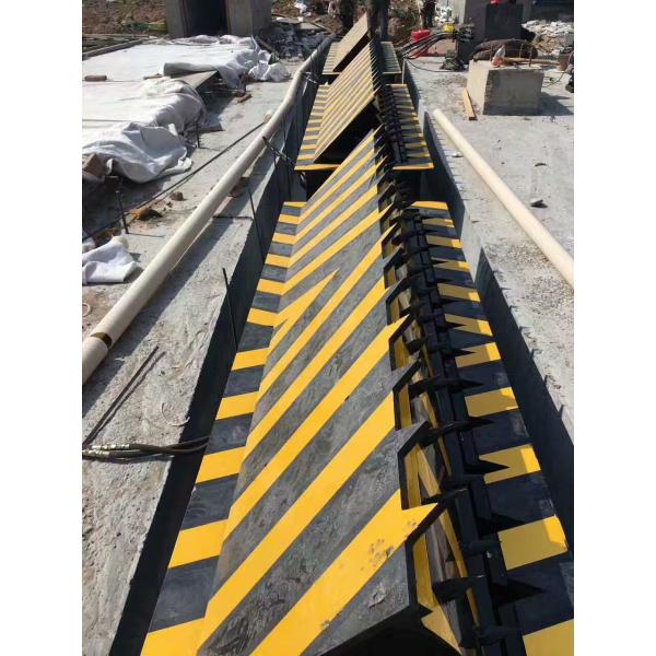 Stainless Steel Hydraulic Road Blocker with 70T Loading and 3s Rising Time for High Security Traffic Control