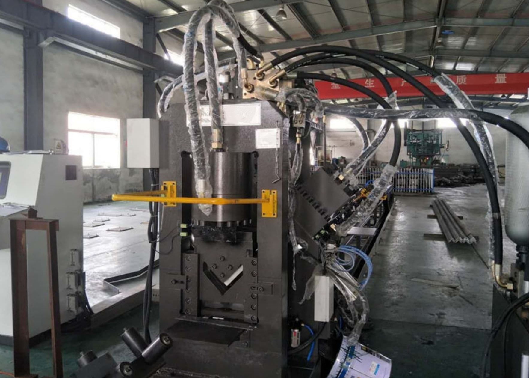 Automatic CNC Angle Punching Marking And Shearing Line With Servo Feeding