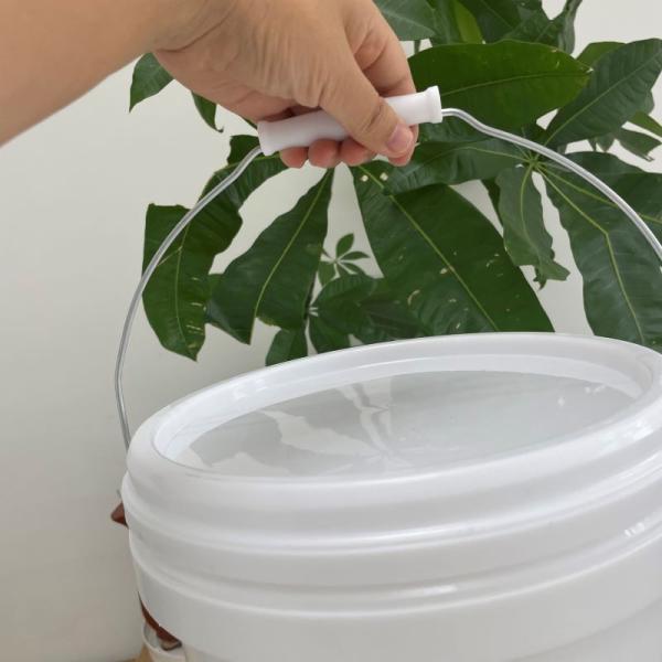 Customizable 8L Square Plastic Bucket for Packaging 2 Gallon Square Pail in Yellow