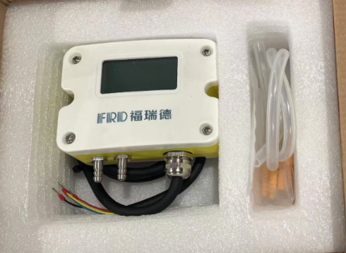 Wall Mounted Micro Differential Pressure Transmitter Integrated Monitor For Temperature Humidity & Pressure