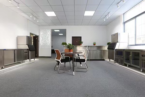 ICS-60 Wholesale 60 kg Per Day Snow Flake Ice Making Machine for Seafood Imported Compressor Commercial Ice Maker Factory