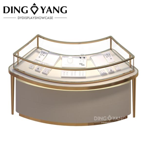Fashion Curve Jewellery Display Showcases Beautiful Firm Structure With Highly Transparent Tempered Glass