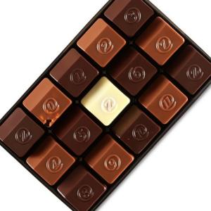 Buy cheap Pantone Color 600gsm Greyboard Chocolate Truffle Boxes C2S product