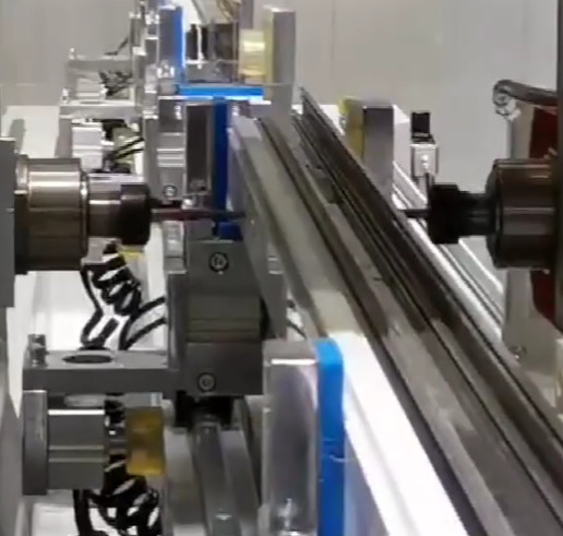 4 AXIS CNC ALUMINUM WINDOW DOOR MACHINE SINGLE HEAD MACHINING CENTER