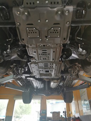 High- Aluminum Alloy Skid Plate for Universal Car Model LC200 and Mounting for Skid Steer