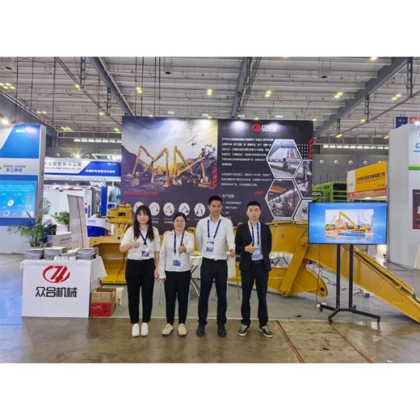 Excavator Telescopic Arm With Clamshell Bucket For Digging Foundation