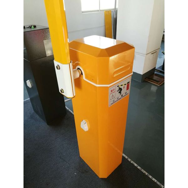 ISO9001 Boom Barrier Gates Remote Control / Button Control commercial parking lot gate