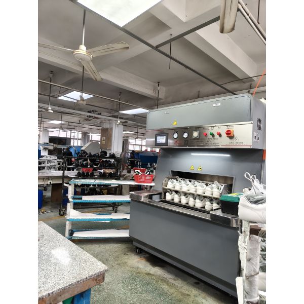 Shoe Heat Setting Machine with Single In Single Out Circulating System for Even Heating of Men and Womens Shoes and Boots