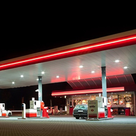 Q235 Prefab Gas Station Canopy Roof 50mm Customized Multi-Slope