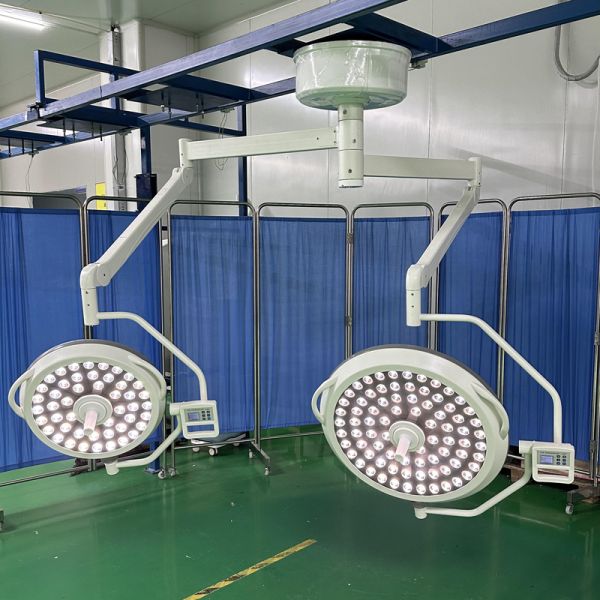 Shadowless Operating Room Light With Osram LEDs, Manual Focus System, And Intelligent Shadow Compensation
