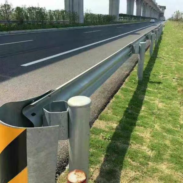 Road Traffic Safety Galvanized Metal Round Newel Post for Highway Guardrail Post