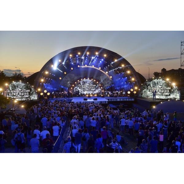 Outdoor Background Stage LED Display Fast Installation P3.9 Rental Outdoor LED display