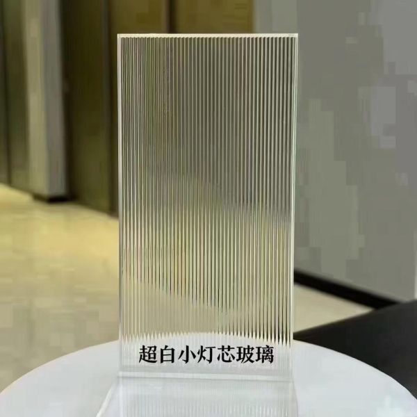 Custom Tinted Solid/Hollow Patterned Glass for Hotels & Villas