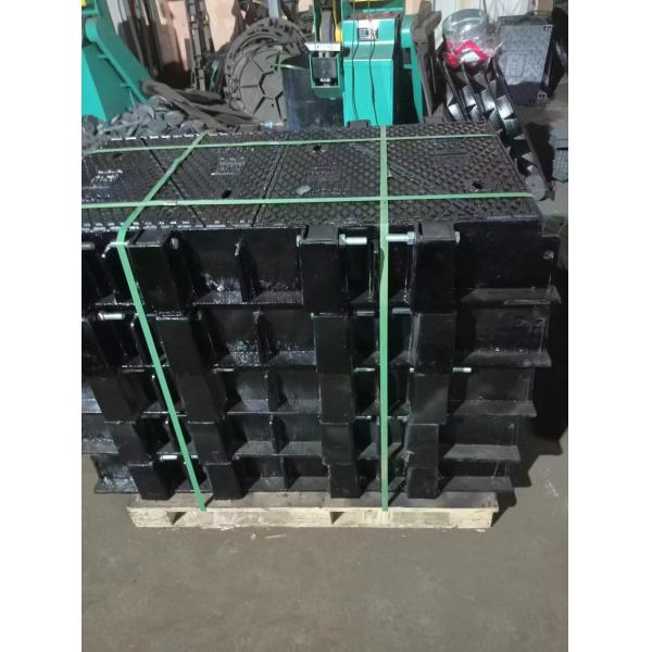 JRC Triangular Ductile Iron Manhole Cover with Anti-slip Surface and Locking Mechanism for Driveway Drainage