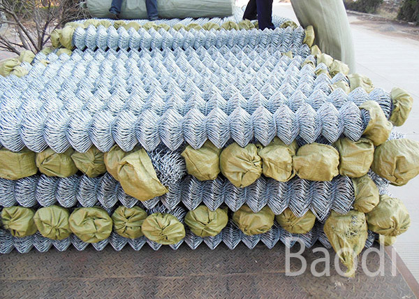 Hot Dip Galvanized Chain Link Fabric Uniform Mesh Opening For Boundary Fence