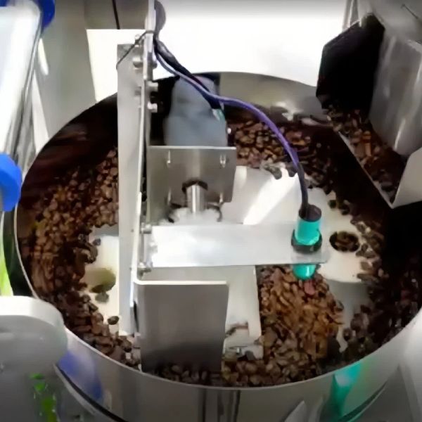 PLC Control Triangle Bag Packaging Machine 2.5kw Back Sealing Machine Dual Mode