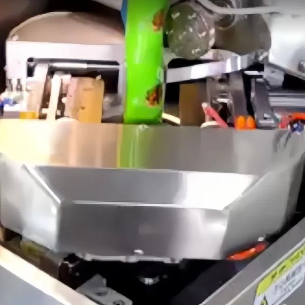 PLC Control Triangle Bag Packaging Machine 2.5kw Back Sealing Machine Dual Mode