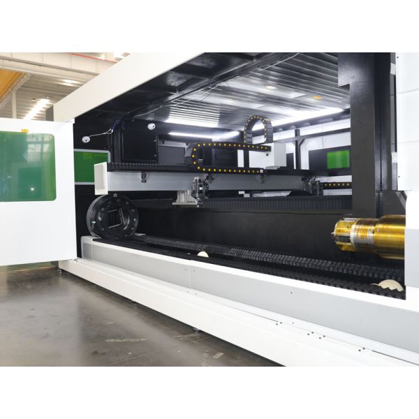 Metal CNC Fiber Laser Cutting Machine 2kw 3kw 4kw 6kw With Rotary