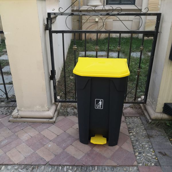 100L Outdoor Large Commercial Plastic Trash Can Household Trash Can with Lid Office Foot-operated Trash Can