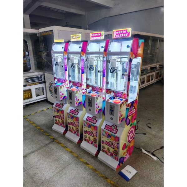 Dreamland Hardware Coin Operated Lucky Claw Games Cheap Mini Toy Claw Crane Machine
