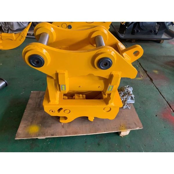 Swingable Fully Automatic Quick Hitch with Customizable Parameters for